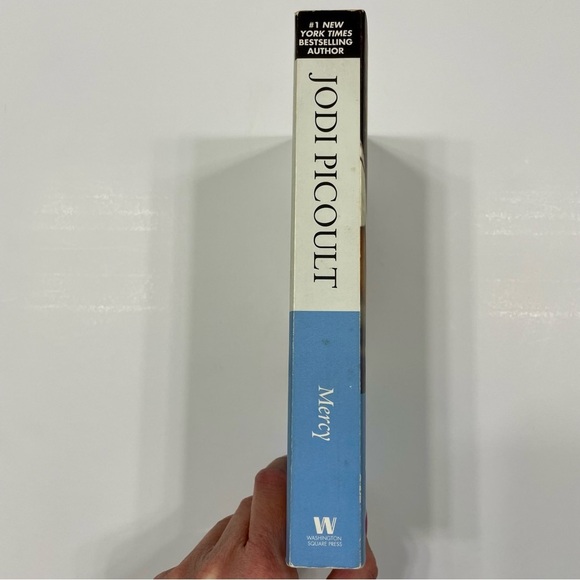 Mercy Jodi Picoult Paperback - Picture 3 of 4